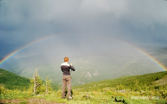 Konstantin Smagin et arc en ciel vu du dôme de Batagol, juillet 2008 - Photo Bernard Grua