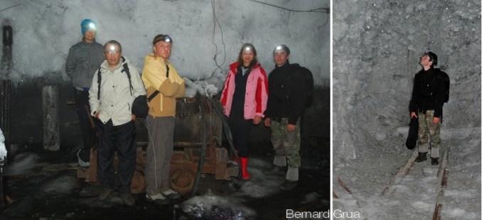 En s'enfonçant dans la galerie, le ruissellement stoppe. La condensation cristallise sur le permafrost tout en devenant plus fine vers le fond.  