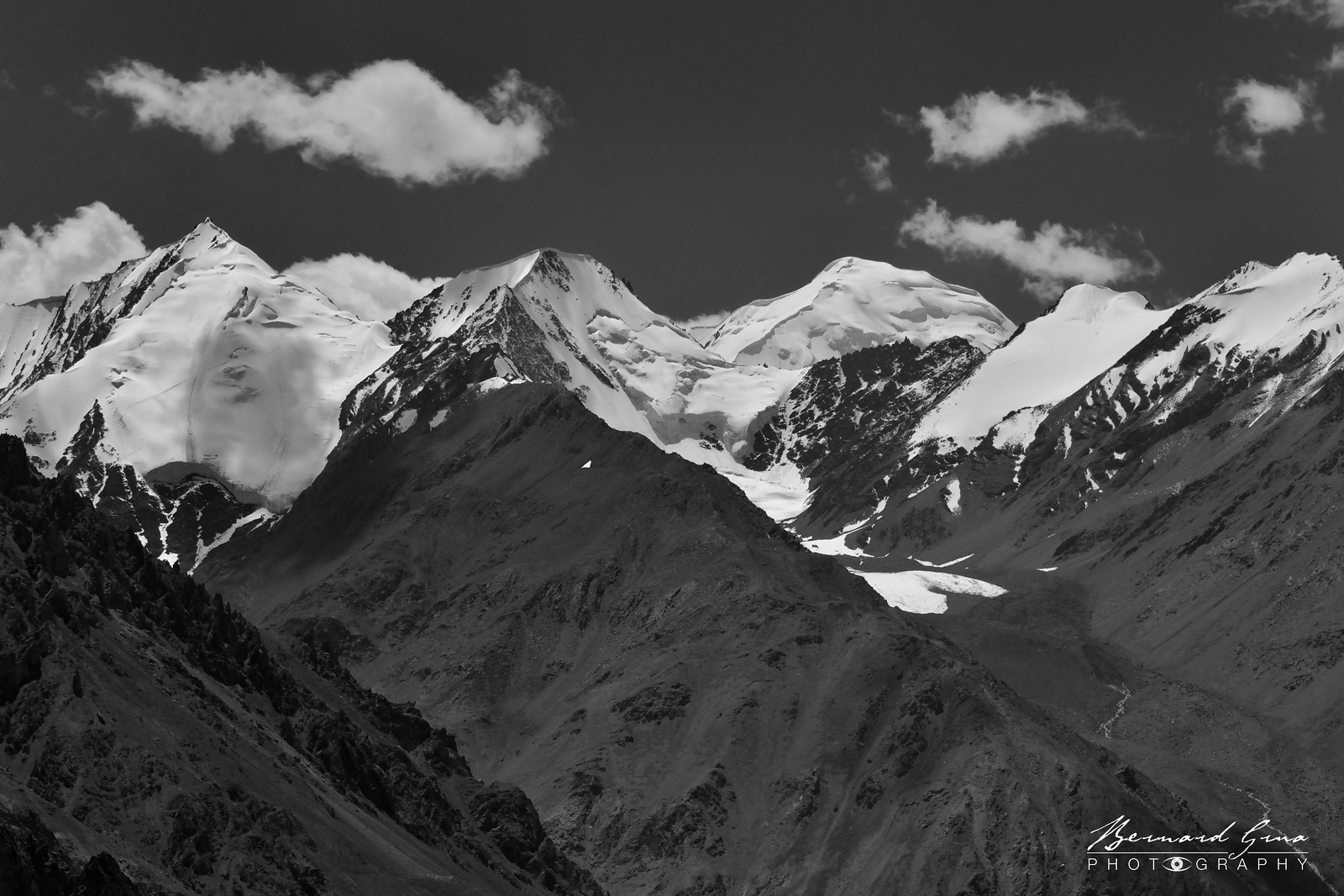 Sommets et glaciers du Karakoram entre Kunjerab et Sost