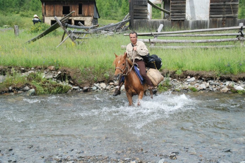 Bernard Grua, Expédition à cheval dans les Monts Saian orientaux, village fantôme de Batagol, Sibérie
