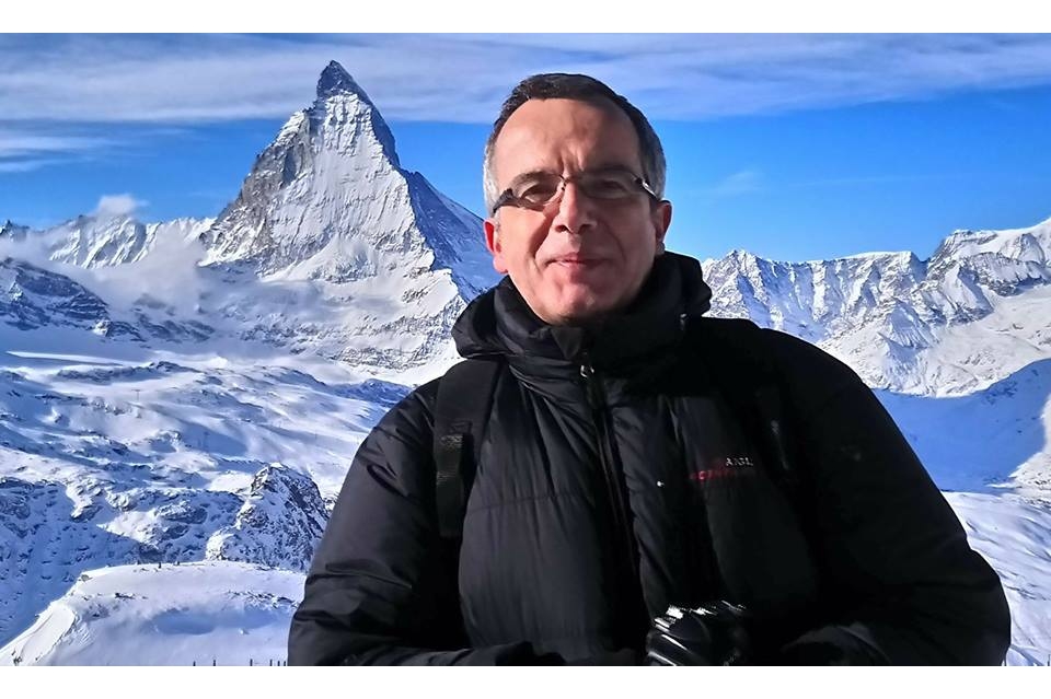 Bernard Grua, en haut du Gornergratt avec le cervin (Matterhorn) en arrière plan, Suisse.