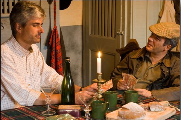 Bernard Grua à Guiscriff avec un ami restaurateur d'objets d'art. Centre Bretagne.