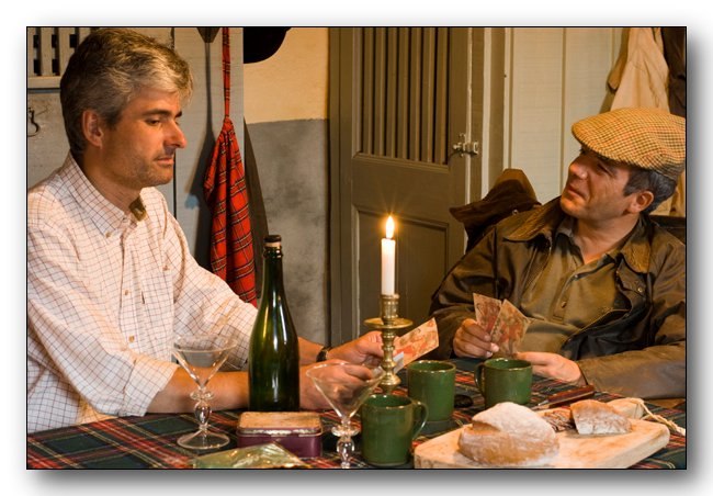 Bernard Grua à Guiscriff avec un ami restaurateur d'objets d'art. Centre Bretagne.