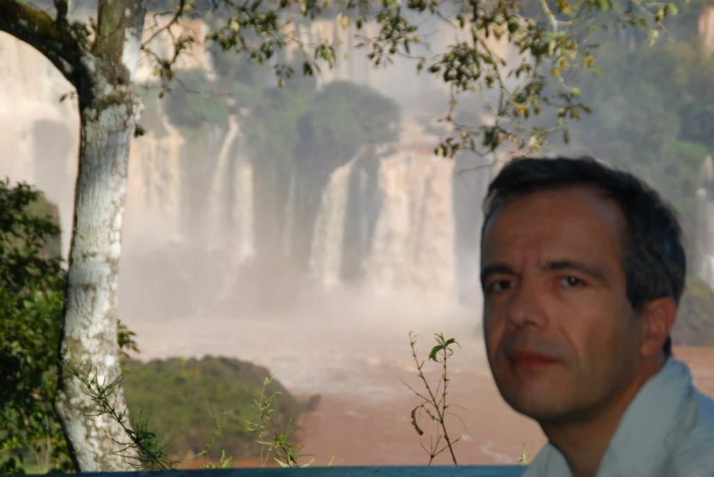 Bernard Grua, devant les chutes d'Iguazu, côté argentin.