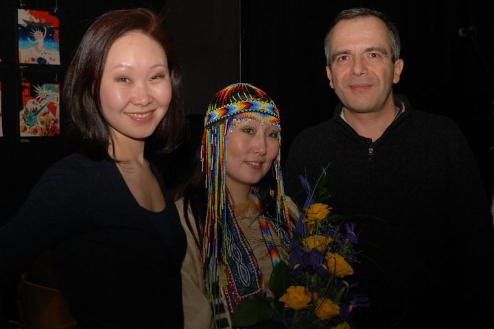 Avec Marina Y. et Saina, célébrité iakoute, après une représentation de cette dernière à Moscou.