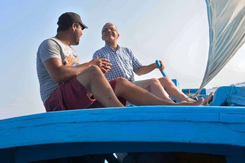 Bernard Grua, avec Nidhal D., pêcheur, navigation à la voile sur un rapide loudso des Kerkennah, Golfe de Gabès, Tunisie