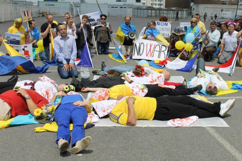 Bernard Grua, deuxième manifestation contre la livraison des navires Mistral à Vladimir Poutine. Saint Nazaire 29 juin 2014 - No Mistrals for Putin - Morts