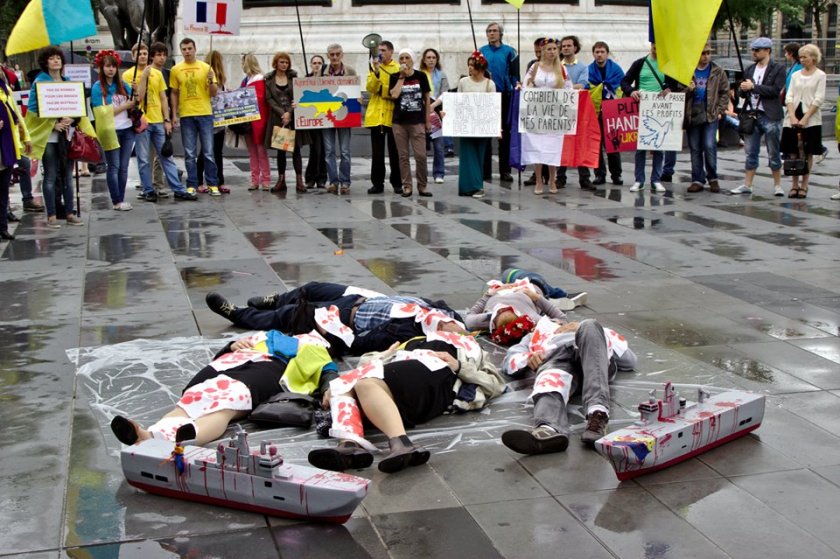 Bernard Grua, troisième manifestation contre la livraison des navires Mistral à Vladimir Poutine. Paris 13 juillet 2014 - No Mistrals for Putin - Morts