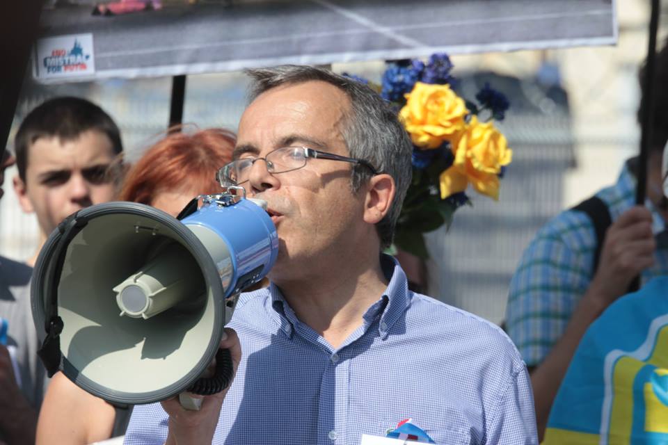 Bernard Grua, quatrième manifestation contre la livraison des navires Mistral à Vladimir Poutine. Saint Nazaire 7 septembre 2014 - No Mistrals for Putin - Défilé - megaphone
