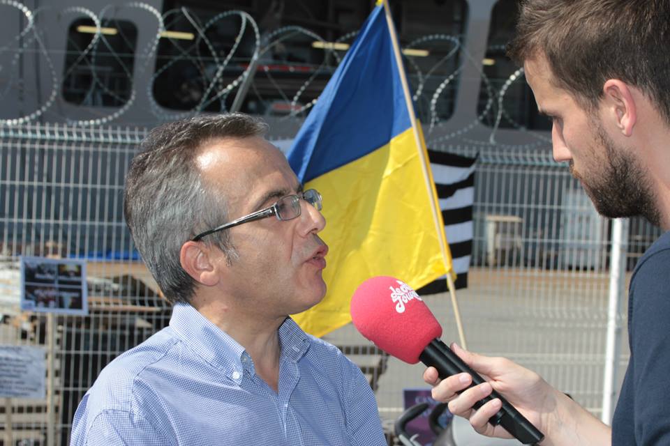 Bernard Grua, quatrième manifestation contre la livraison des navires Mistral à Vladimir Poutine. Saint Nazaire 7 septembre 2014 - No Mistrals for Putin - Défilé - petit journal
