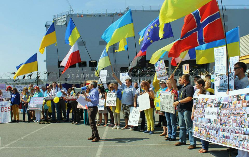 Bernard Grua, quatrième manifestation contre la livraison des navires Mistral à Vladimir Poutine. Saint Nazaire 7 septembre 2014 - No Mistrals for Putin - Vladivostok