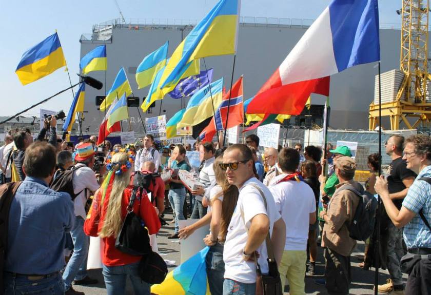 Bernard Grua, quatrième manifestation contre la livraison des navires Mistral à Vladimir Poutine. Saint Nazaire 7 septembre 2014 - No Mistrals for Putin - Poutine - Hollande