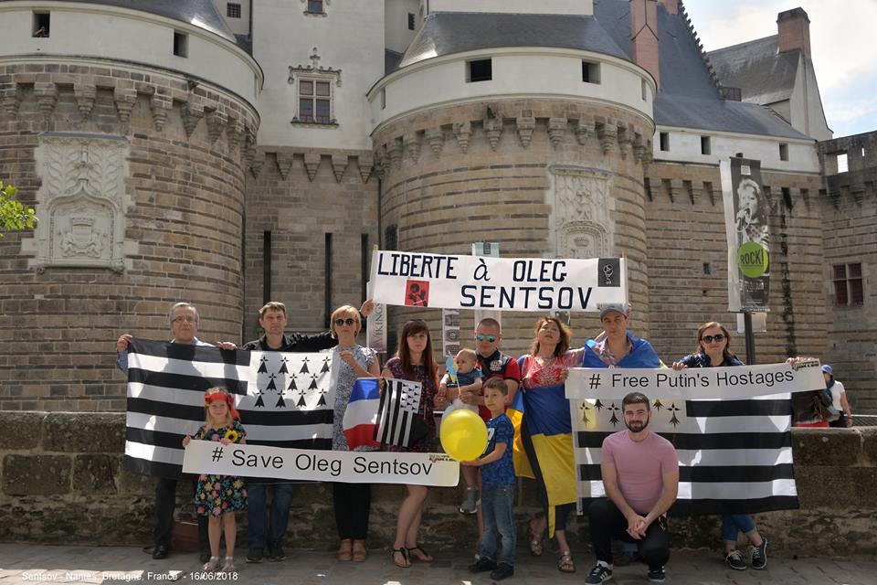 Bernard Grua, flashmobs bretoones pour la libération d'Oleg Sentsov, Nantes, 16 juin 2018
