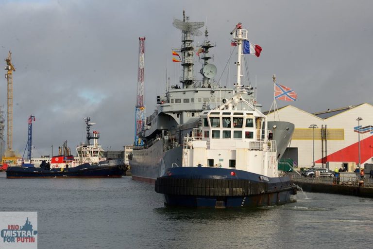 Communiqué De Presse – “No Mistrals For Putin”: Des Selfies D’opposants Pour L’Elysée - 21.04.2015, Bernard Grua