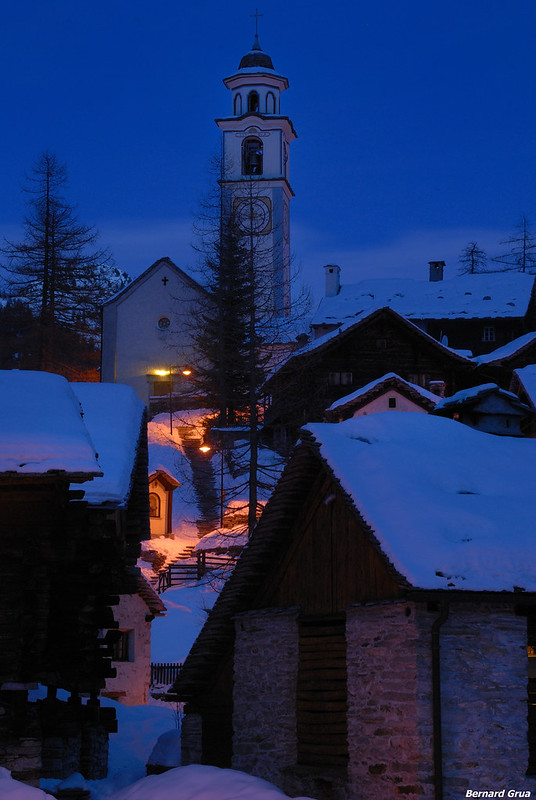 Bernard Grua, heure bleue, blue hour, Bosco Gurin, Suisse