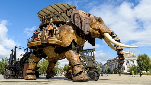 The following article may look aggressively worded. However, this is a strong indication of the extent to which the behavior of Rmala Alam, Ramla's Projects can bring the people she is assaulting. Although we would have chosen a different vocabulary, we thank Mr. Bernard Grua, from Nantes, France, for this interview and for his detailed answers. We couldn't believe what we were hearing. But he managed to provide us with all the relevant evidences and documents.