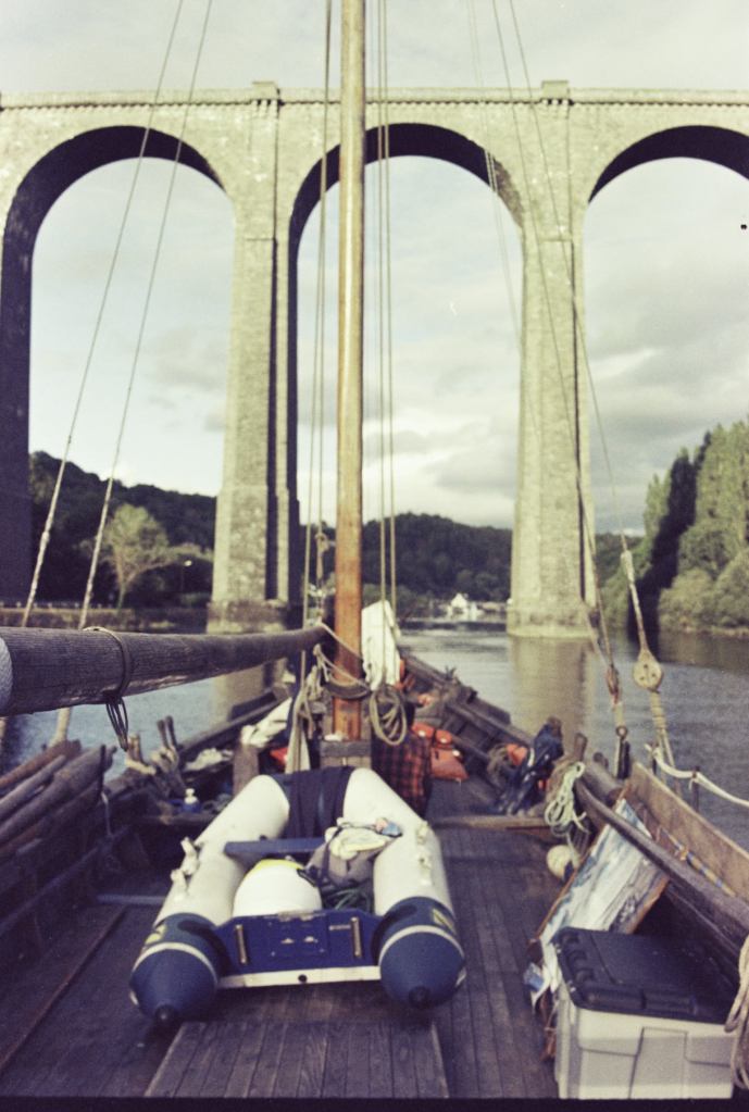 Віадук на р.Ольн, через який проходить залізничне сполучення між містами Кемпер та Брест, Козацька чайка «Пресвята Покрова», Світлини Юліана Куклевського