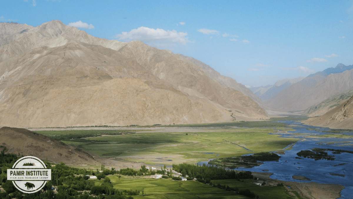 With closed borders, the  Afghan Wahan has, now, to rely on Tajik citizens solidarity for phone &&nbsp;internet