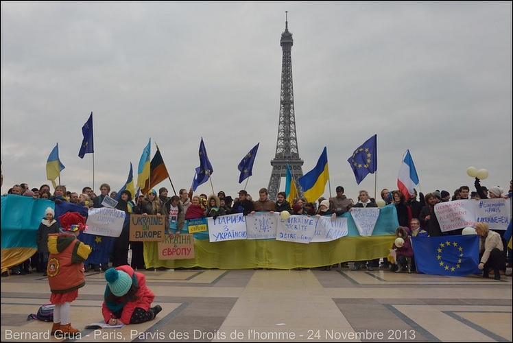 Michel Balique, Amis des Grands Voiliers : Paris Trocadéro, soutien à Euromaidan,  24 novembre 2013