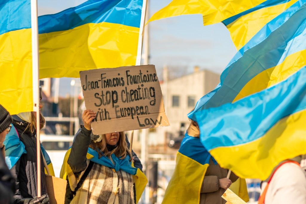 "Jean-François Fountaine (maire de La Rochelle,) arrêtez de tricher avec la loi européenne", La Rochelle 11 décembre 2022, crédit Iryna Yanichevska
