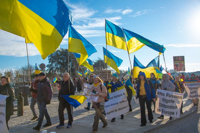 Michel Balique et l'association des amis des grands voiliers. Départ manifestation Shtandart