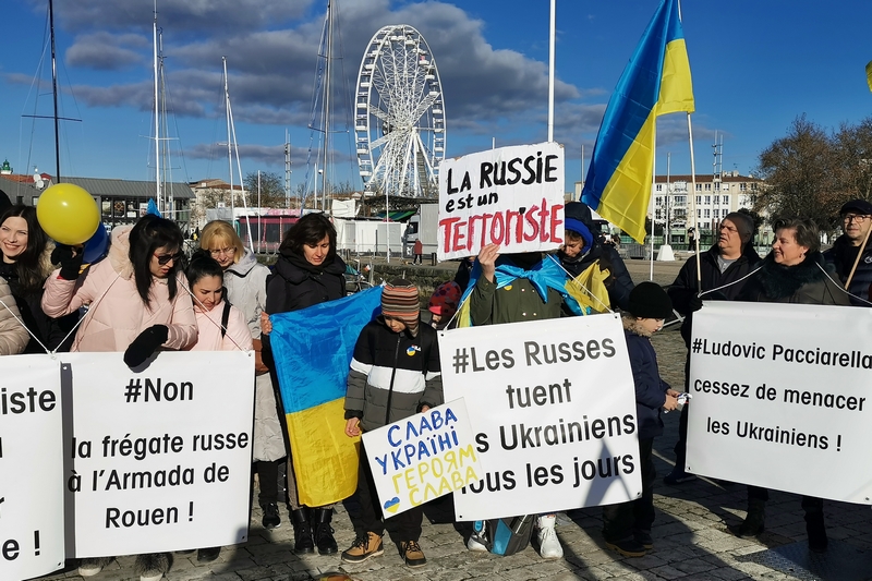 Michel Balique et l'association des amis des grands voiliers. Bassin d'honneur La Rochelle