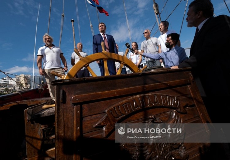 Vladimir Martus and he cultural attaché of the Russian Embassy in Greece, Fyodor Kalaidov, at the expedition launch ceremony aboard the frigate Shtandart in the port of Piraeus, Greece.