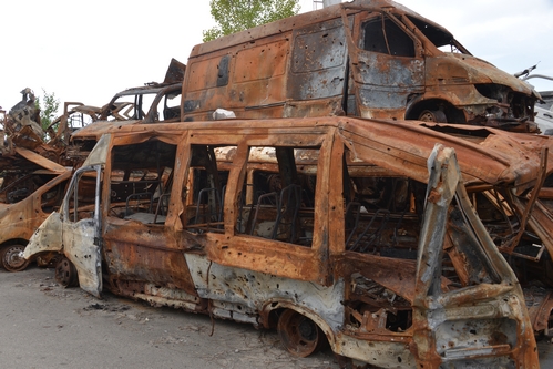 Michel Balique, Amis des Grands Voiliers : Gostomel, carcasses de véhicules.