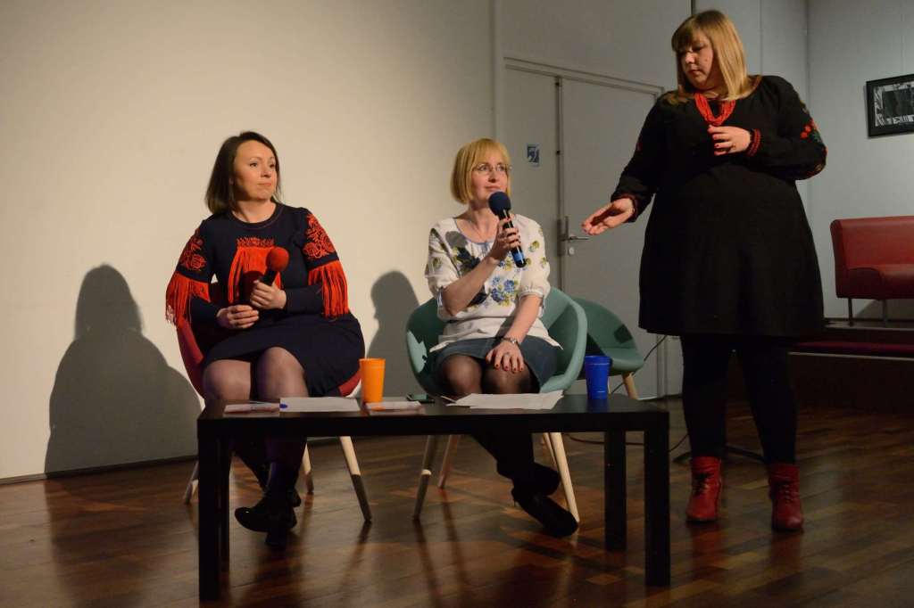 Cosmopolis: conférence d'Olesya Telizhenko directrice de la maison de couture TELIZHENKO.