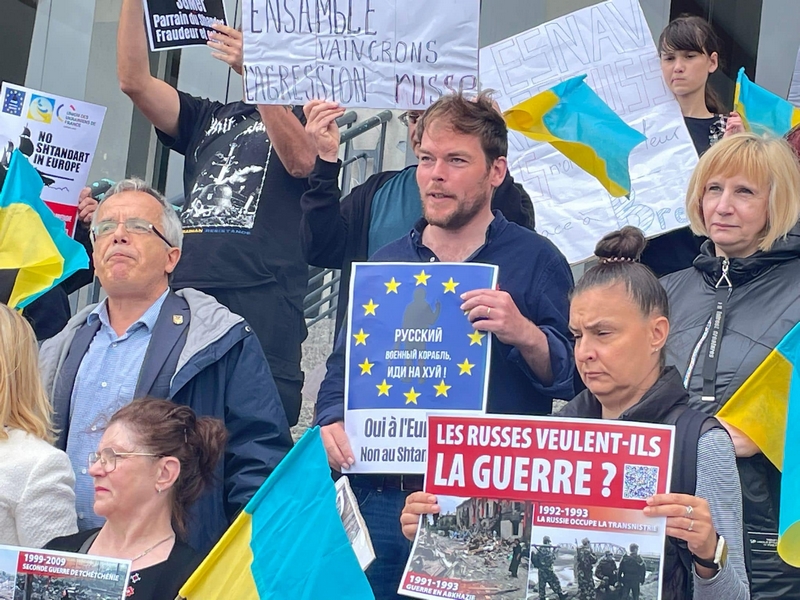 Avocat Thierry Clerc - 
 Manifestation contre les escales illégales du Shtandart dans les ports du Finistère : Brest 9 juillet 2024.