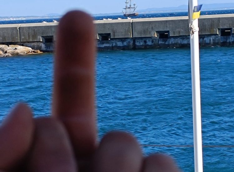 Cascais: flashmob contra o navio imperial russo TS Shtandart