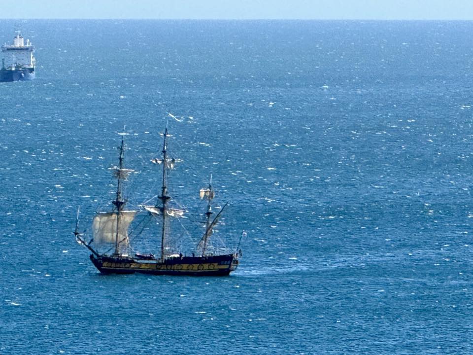 Avisei a Polícia Marítima de Cascais sobre o veleiro russo TS Shtandart