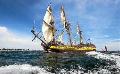 Une agence de voyages russe organise une croisière autour de la Bretagne à bord du Shtandart… interdit d’accès aux ports européens, 25/11/2025